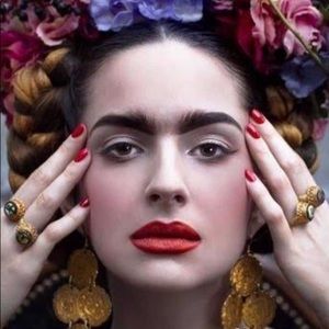 Meet your Posher, Lina